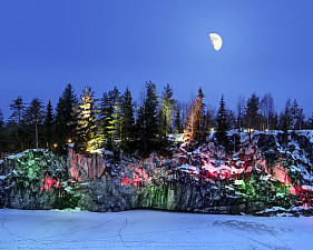 Ледовые скульптуры в горном парке "Рускеала"