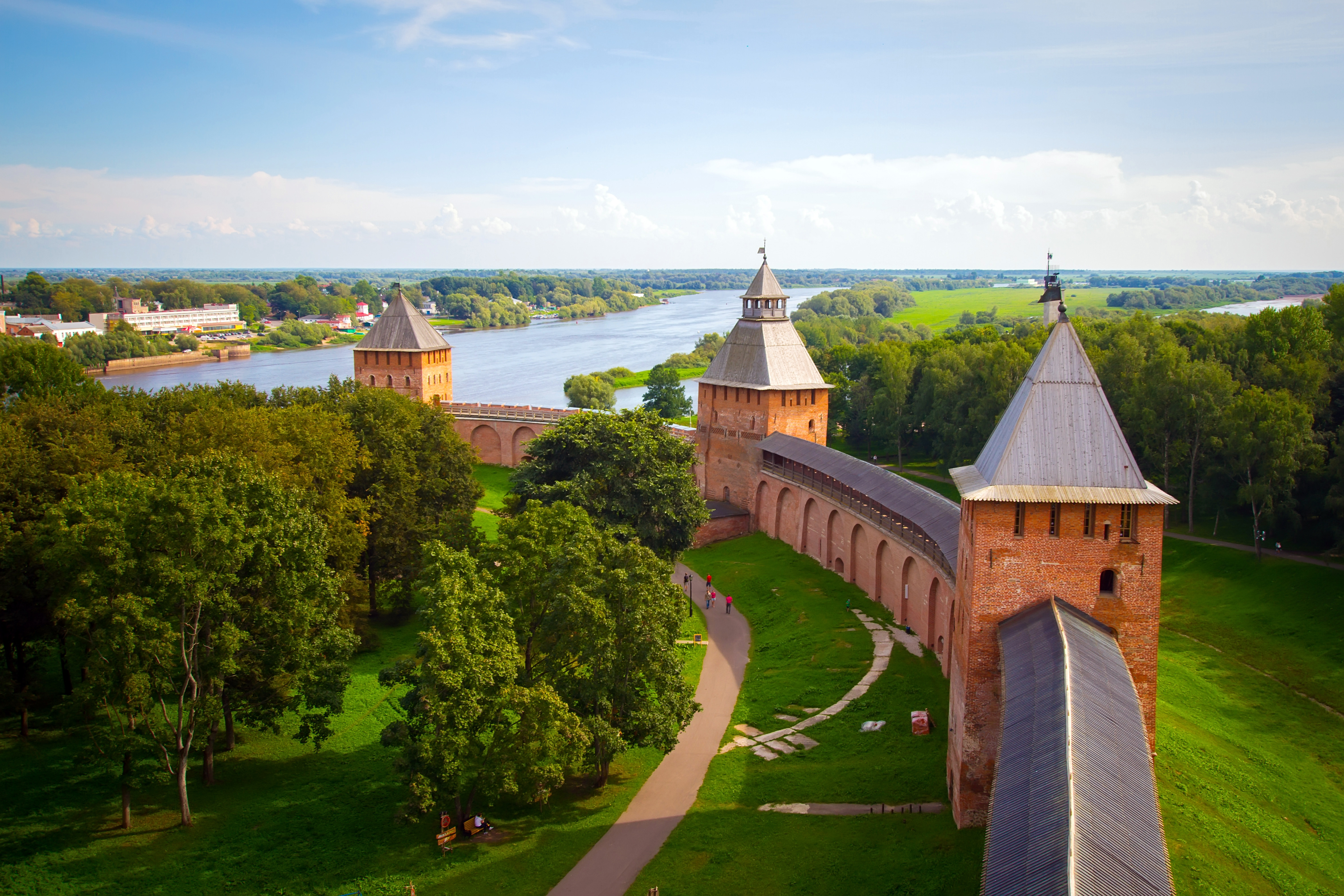 Спб новгородская область. Новгородский Кремль (Новгородский Детинец). Великий Новгород Кремль. Новгородский Детинец достопримечательности Великого Новгорода. Нижний Новгород Кремль Детинец.